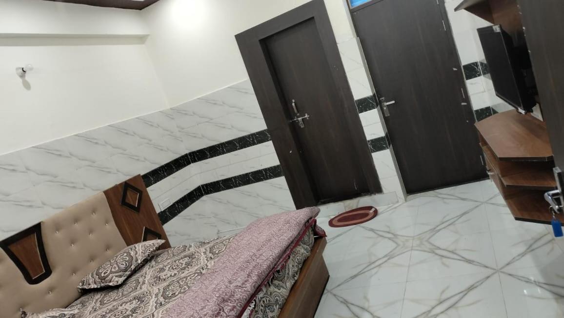 Saundarya Dham Guest house *